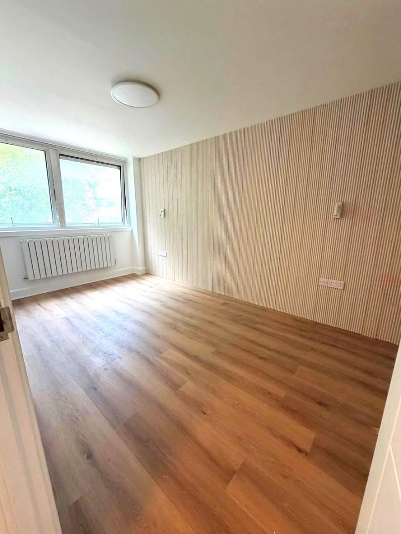 3 bed property in Malden Crescent, London